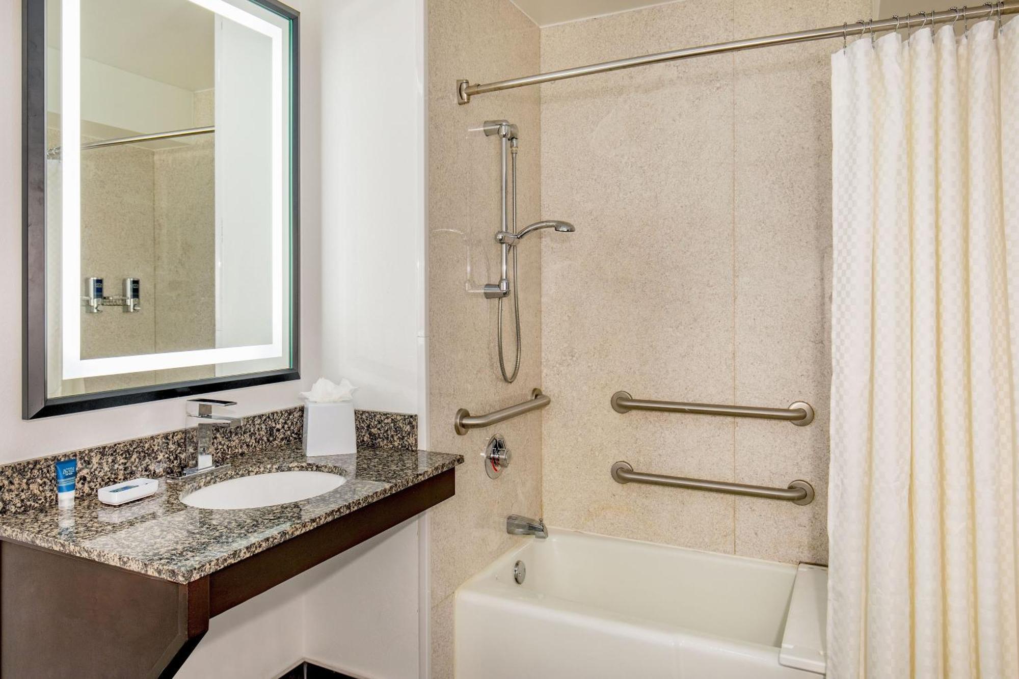 Four Points By Sheraton Kalamazoo Exterior photo